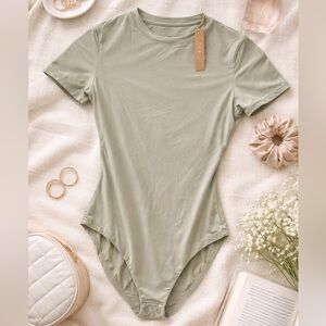 NWT SKIMS Short Sleeve Bodysuit Sage Green XS